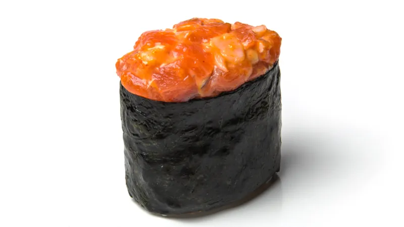 Гункан с лососем